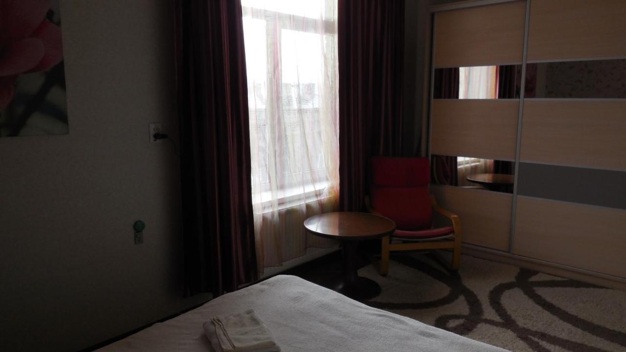 2 Room Apartment Near Opera House Lviv Exterior photo