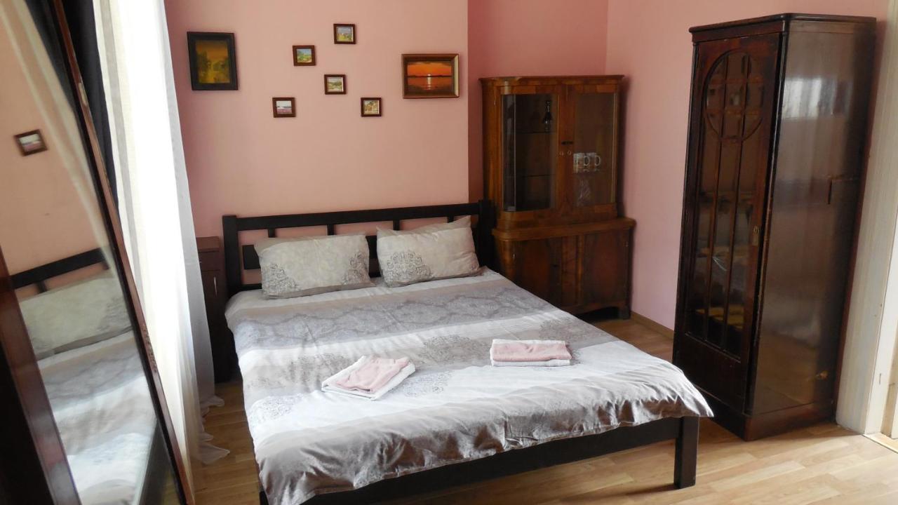 2 Room Apartment Near Opera House Lviv Exterior photo
