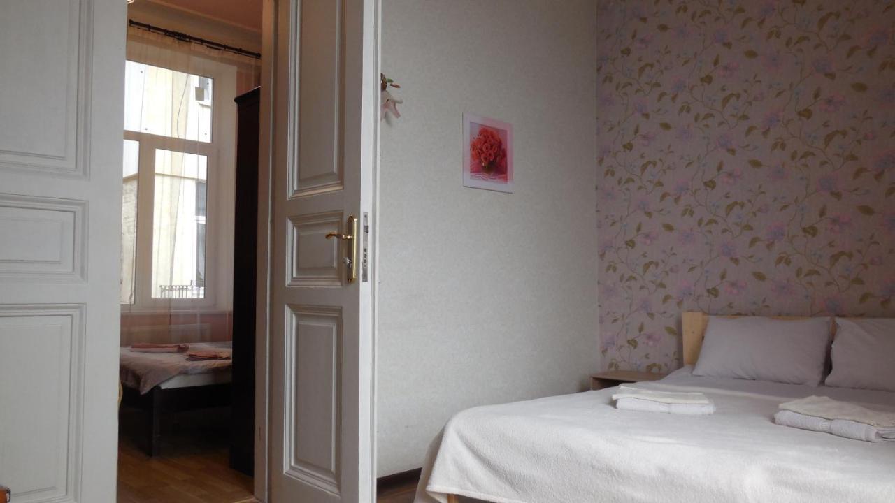 2 Room Apartment Near Opera House Lviv Exterior photo